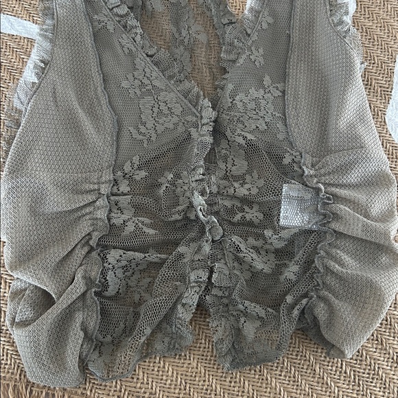 Urban Outfitters Olive Lace Camisole with covered button super pretty! Small - Picture 7 of 8